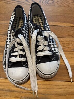 No Boundaries Black & White Checkerboard Women's Sneakers